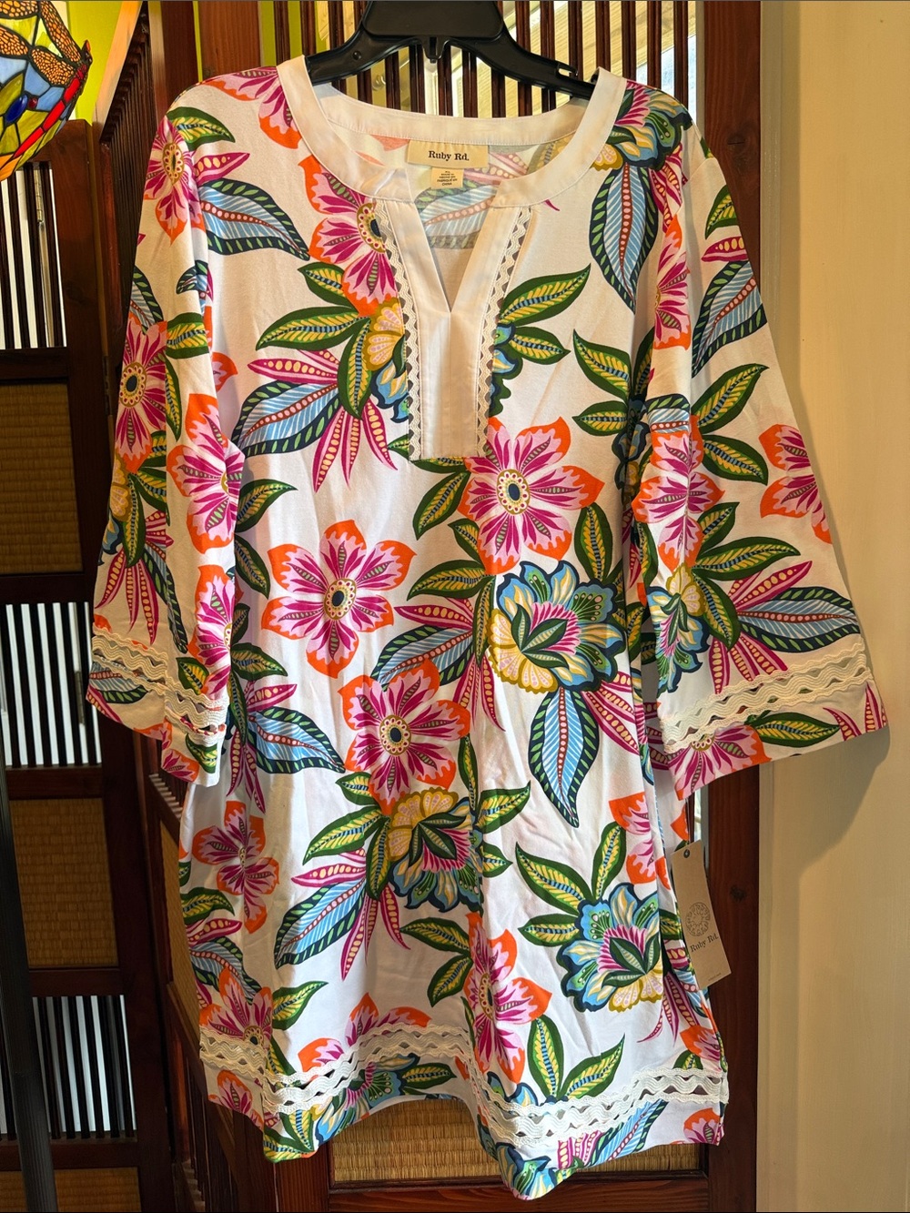 This season NWT Ruby Rd. White Floral Split-Neck Embroidered Tunic